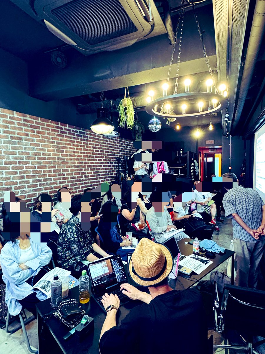 aimaru78's tweet photo. 今日はオフィスで初めての講演会。
カフェに一斉に注文きたのでめちゃくちゃテンパったー！
久しぶりの肉体労働を満喫しました。 https://t.co/70hIia24fp