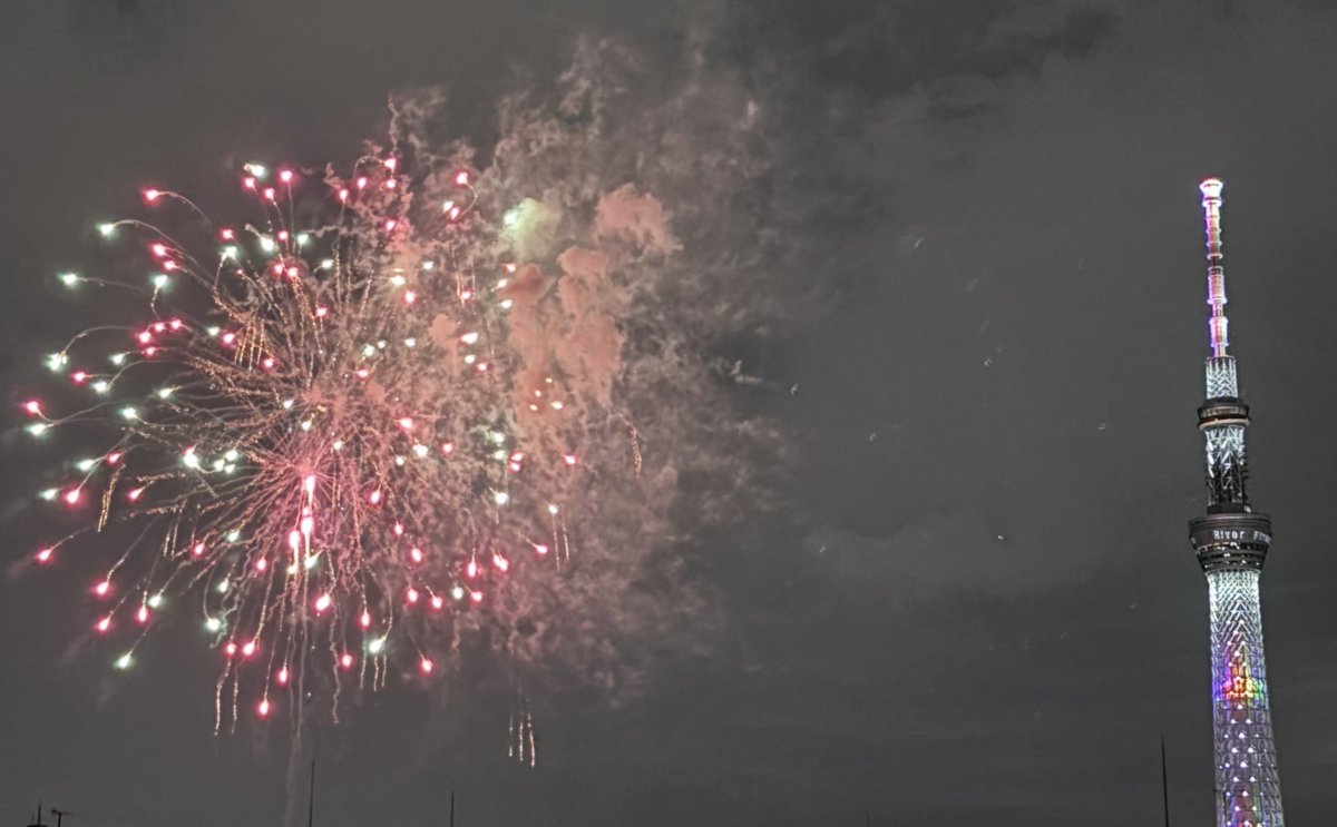 dd8mwtt's tweet photo. 花火見てた
今年もビカビカドパドパ https://t.co/ZGHgAPobCd