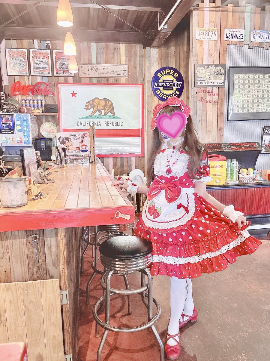 cha_3_co's tweet photo. 66dinerに行ったときのコーデ🍔

スウィートドットはアメリカンな雰囲気にぴったり！
また赤というのがアメリカン🇺🇸

ハンバーガーが本当に美味しかった🍔

 #axesfemmeアンバサダー
 #chalmiereアンバサダー https://t.co/xxVerEWBtU