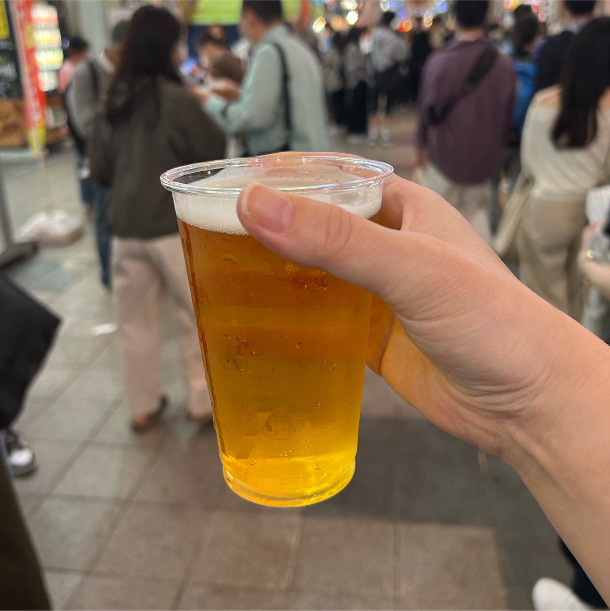 minamina37's tweet photo. もたもたしてたお陰で¥100ビールにありつけた🍺
ビアガには行かないけど狸祭には出没する私です🥺 https://t.co/8qycWlMEgT
