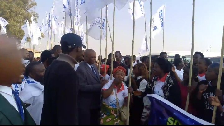 JonathanMuhany1's tweet photo. Tournée de l'homme aux actions palpables et concrètes L'honorable sénateur deuxième vice-président du sénat @KatintimaN dans les grands Katanga. https://t.co/Zt317N3DEV