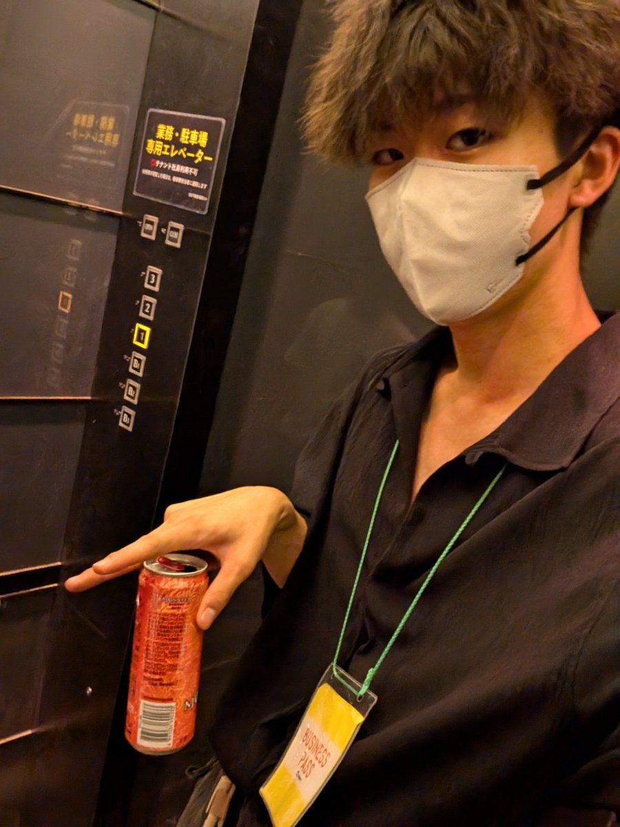 Redo_refrain's tweet photo. ぶいけっとお疲れ様でした〜
今回おいらはスタッフとして参加 
 #VketReal https://t.co/B0bWzATnML