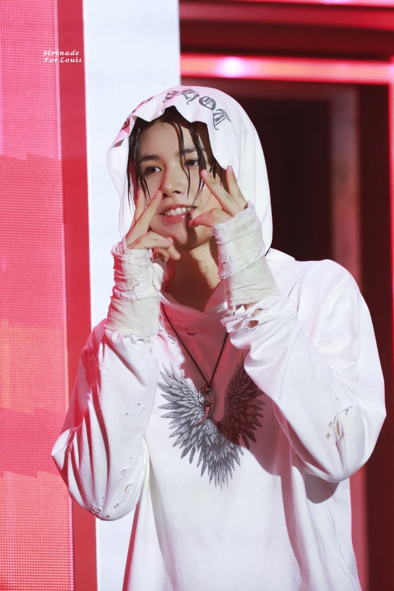 serenade_51's tweet photo. 260725 KMA

#LNGSHOT #롱샷 #LOUIS #루이 https://t.co/DWvaFtLiv1