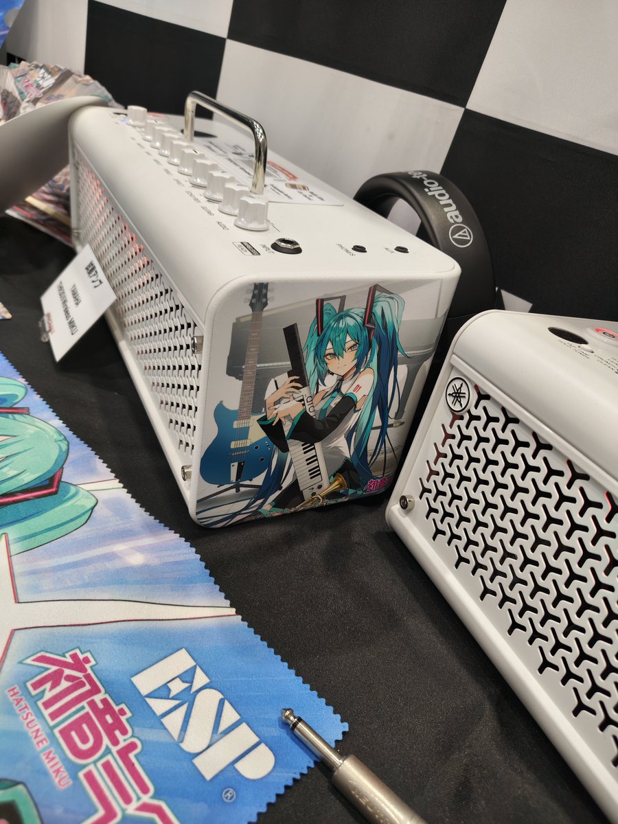 belno_INA's tweet photo. マジカルミライ2026ESPブースでギター体験をしました！！
とても親切に教えていただき、ありがとうございました！

そして！

YAMAHAさんのスピーカーにもなるギターアンプ「THR 30 Ⅱ」にミクさんモデルが…！

非売品だそうです！

#マジカルミライ2026
#初音ミク
#ESPギター
#ESP試奏コーナー https://t.co/7jYvn0CTnO