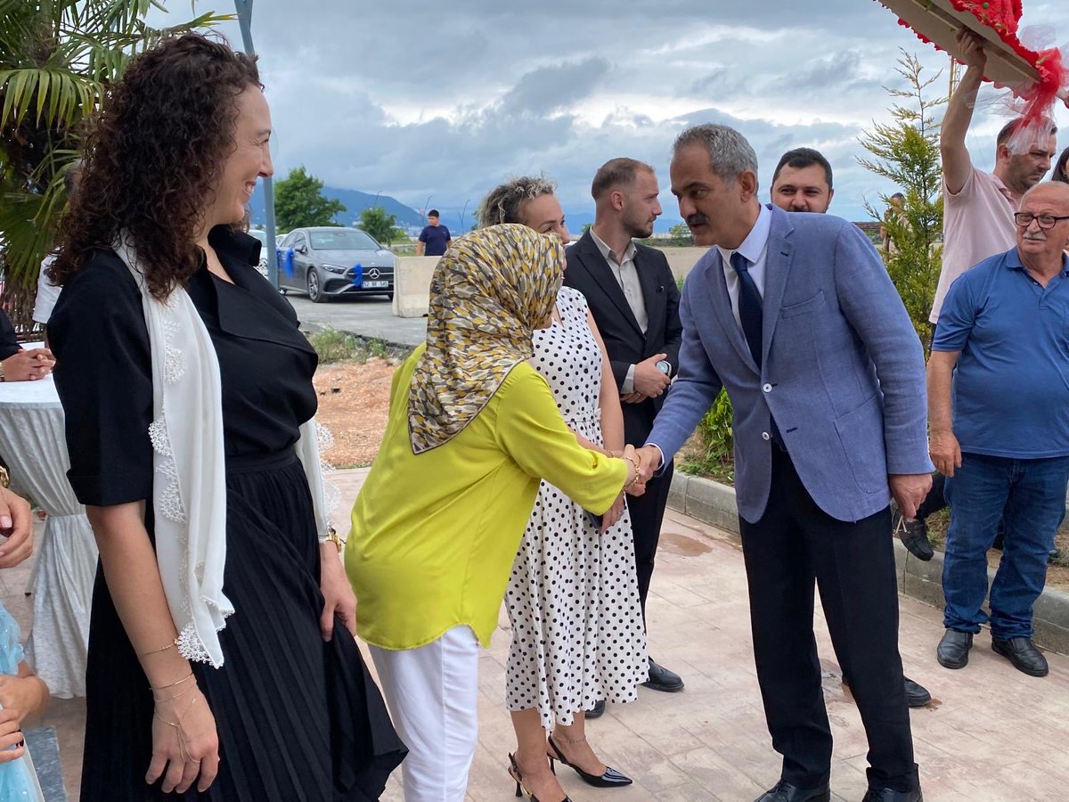 prof_mahmutozer's tweet photo. 📍Altınordu 
Ak Parti Ordu İl Başkanlığı Kadın Kolları Başkanımız Şeniz Eyigün’ün kıymetli evladının sünnet düğününe katıldık. Bu vesile ile hemşehrilerimiz ve teşkilatımızın değerli mensupları ile bir araya geldik. Kıymetli evladımıza bir ömür güzel bir hayat diliyorum. https://t.co/MAnjYeqQk8