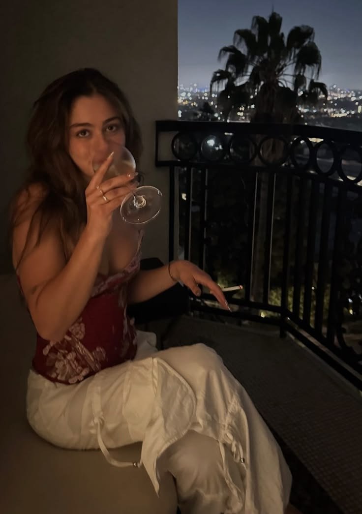 JLOalie's tweet photo. ⠀⠀⠀⠀⠀⠀⠀⠀⠀𝐈𝐍𝐒𝐓𝐀𝐆𝐑𝐀𝐌
⠀⠀⠀⠀⠀        ⠀𝐩𝐨𝐬𝐭 𝐛𝐲: @ 𝒂𝒍𝒍𝒊𝒆_𝒊𝒔𝑱𝑳𝑶

                    Somebody fancy a drink? ✨ https://t.co/yl1mzP8rAr