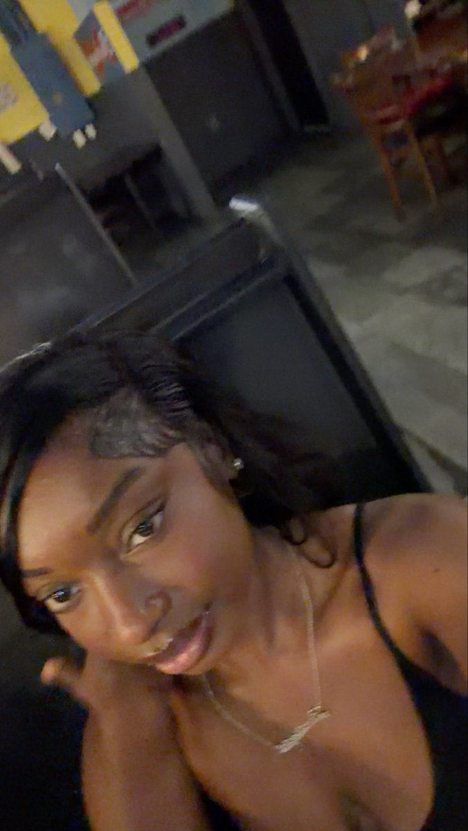 deniseciaxo's tweet photo. The night still young ❤️ https://t.co/of6RTJzPTq