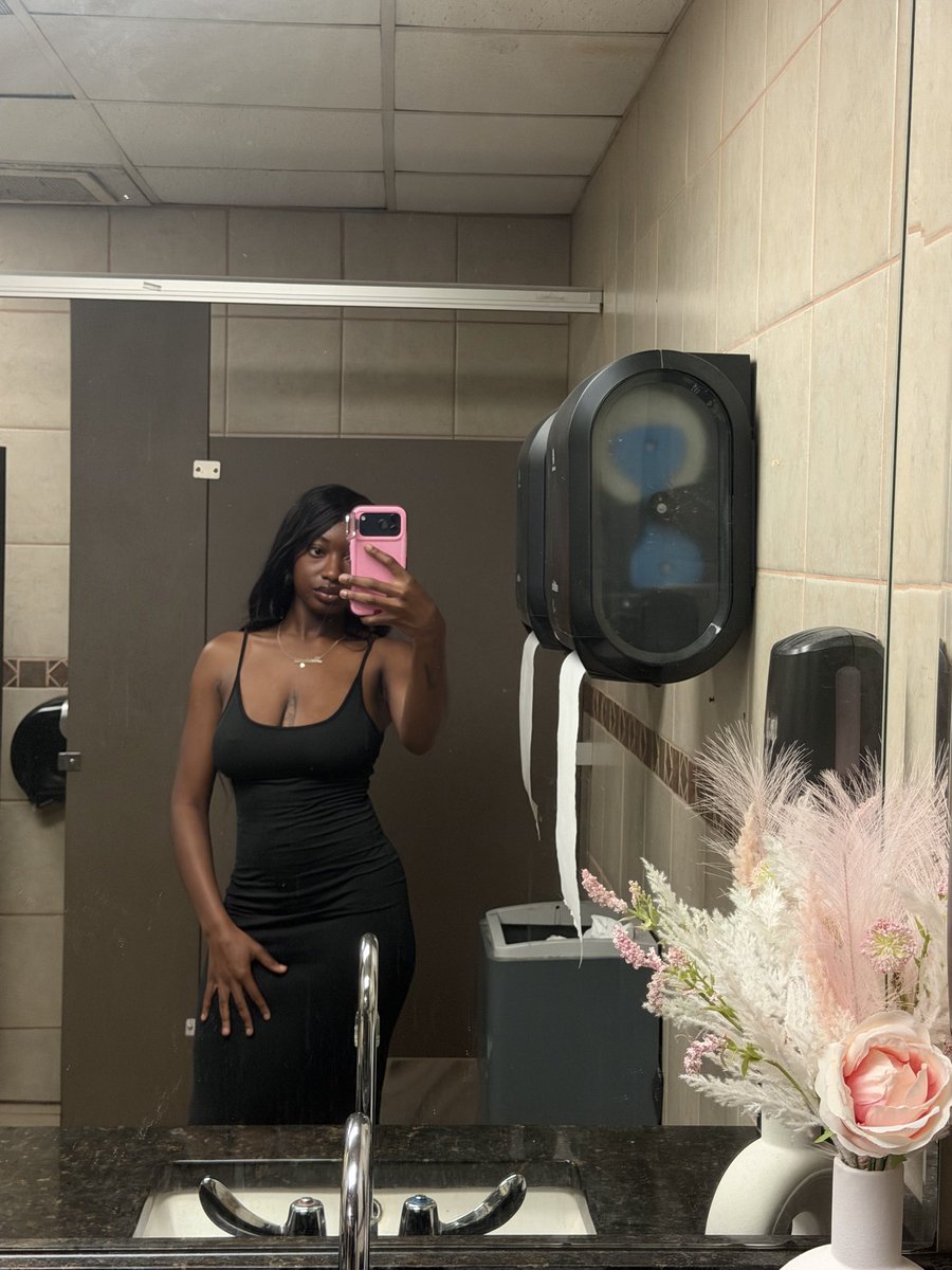 deniseciaxo's tweet photo. The night still young ❤️ https://t.co/of6RTJzPTq