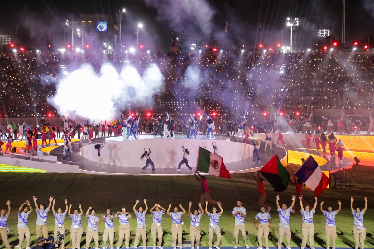 richardd030's tweet photo. Presidente @luisabinader , junto a la vicepresidenta y primera dama, dejó abiertos los XXV Juegos Centroamericanos y del Caribe Santo Domingo 2026, en una impresionante ceremonia inaugural con despliegue de luces y uso de tecnología. https://t.co/xa12QbQIPt
