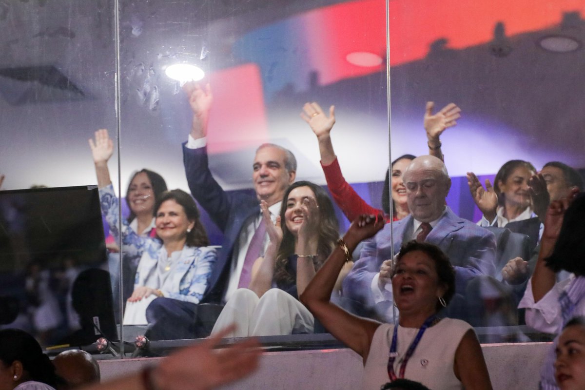 richardd030's tweet photo. Presidente @luisabinader , junto a la vicepresidenta y primera dama, dejó abiertos los XXV Juegos Centroamericanos y del Caribe Santo Domingo 2026, en una impresionante ceremonia inaugural con despliegue de luces y uso de tecnología. https://t.co/xa12QbQIPt