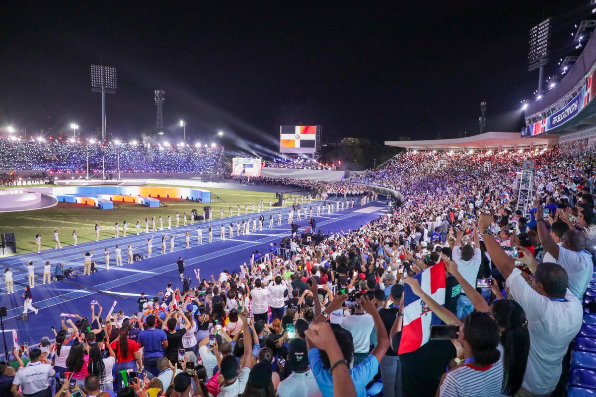 richardd030's tweet photo. Presidente @luisabinader , junto a la vicepresidenta y primera dama, dejó abiertos los XXV Juegos Centroamericanos y del Caribe Santo Domingo 2026, en una impresionante ceremonia inaugural con despliegue de luces y uso de tecnología. https://t.co/xa12QbQIPt
