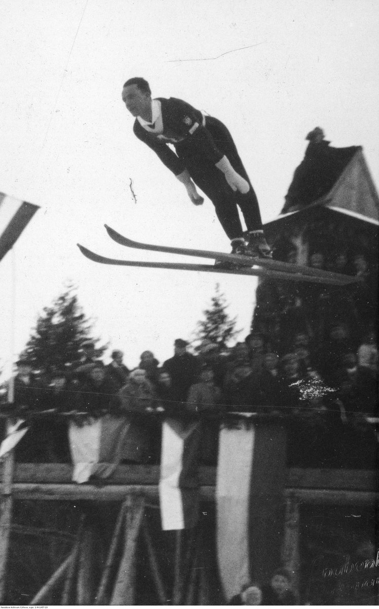 MuzeumAuschwitz's tweet photo. 25 lipca 1908 | Urodził się Bronisław Czech. Wybitny polski narciarz, 24-krotny mistrz Polski, 3-krotny olimpijczyk, taternik, ratownik górski, pilot szybowców. 

W #Auschwitz od 14 czerwca 1940 r. (nr 349). Zmarł w rewirze z wycieńczenia 5 czerwca 1944 r. https://t.co/iYpbfYrV4q https://t.co/1PvRCEtUFt