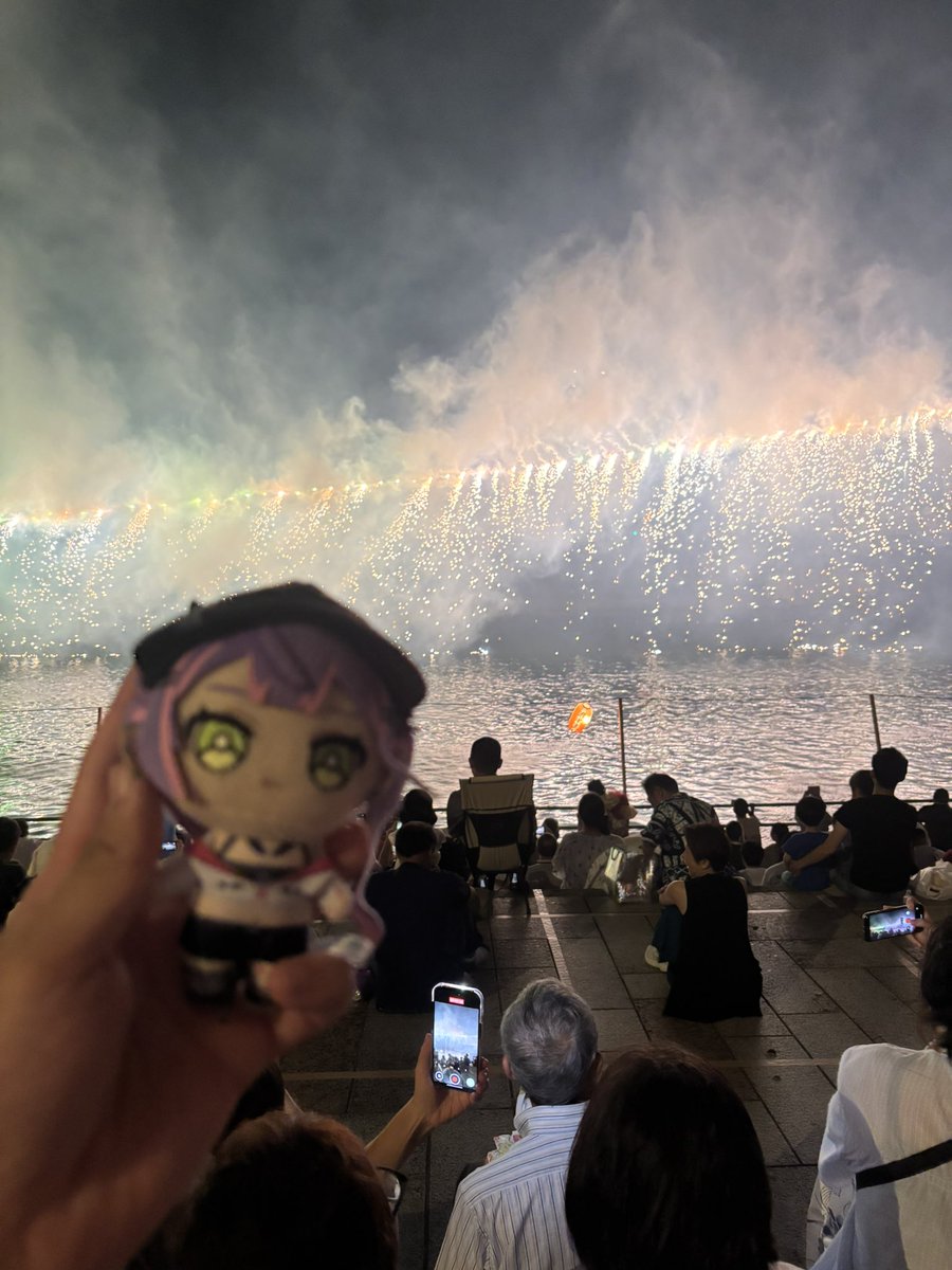 jClzmLqFrBDduPv's tweet photo. トワ様これが沼津花火大会だよ。
 #Towavel https://t.co/f33R6PJzbX