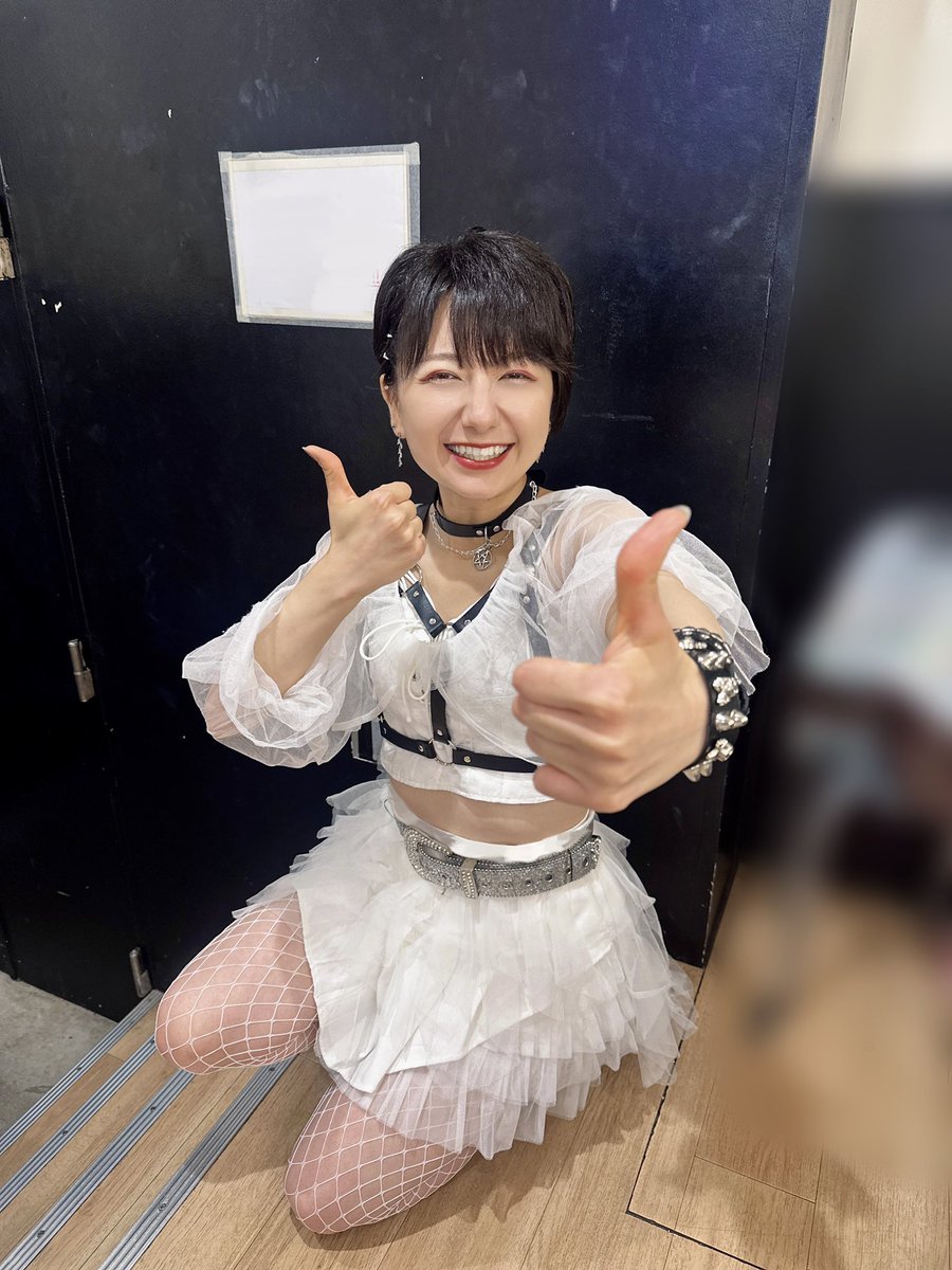 aileenSPICEBOMB's tweet photo. 秋葉原COSMICLABで2本！
来てくれたみんなありがとう✨️
ちーむすぱぼむ沢山遊びに来てくれて嬉しかった🤝🏻❤️‍🔥

今日も楽しくて、気づいたらあっという間にライブ2本終わっちゃった💥
残りの対バンライブも残り2公演👊🏻🔥
ラストまでまだまだ楽しもうね❤️‍🔥‼️

白衣装は今日で見納め〜🕊✨️

#すぱぼむ https://t.co/WIntMitJ1r