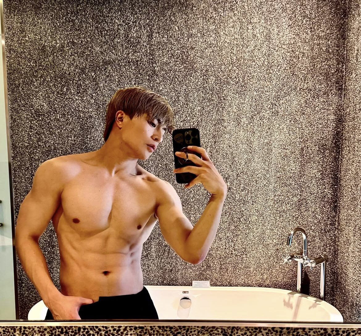 musle_elite's tweet photo. やっぱり、この人の身体理想的すぎるな💪🏼

▼ 白濱亜嵐
・32歳（1993年生まれ）
・身長173cm / 体重63kg（公称）
・ダンサー・俳優（GENERATIONS from EXILE TRIBE リーダー / EXILE メンバー / LDH所属） https://t.co/fstzu14LZl