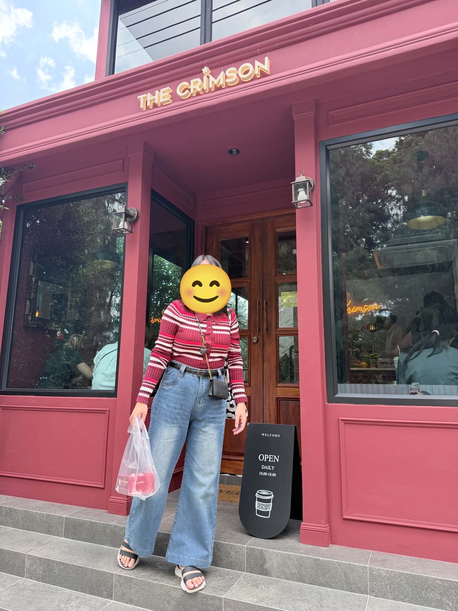 LumjeagBaitoei's tweet photo. #TheCrimson วันนี้ได้ไปร้านเฮียแล้ววว
ดีงามมากๆ อร่อยทุกอย่างเลย ร้านก็สวยมากๆ 
แต่นุชสั่งขนมกลับบ้านได้ของไม่ครบอะ เพิ่งมาเห็นตอนนี้ 🥹 #เป๊กผลิตโชค https://t.co/KRzC6jvaQp