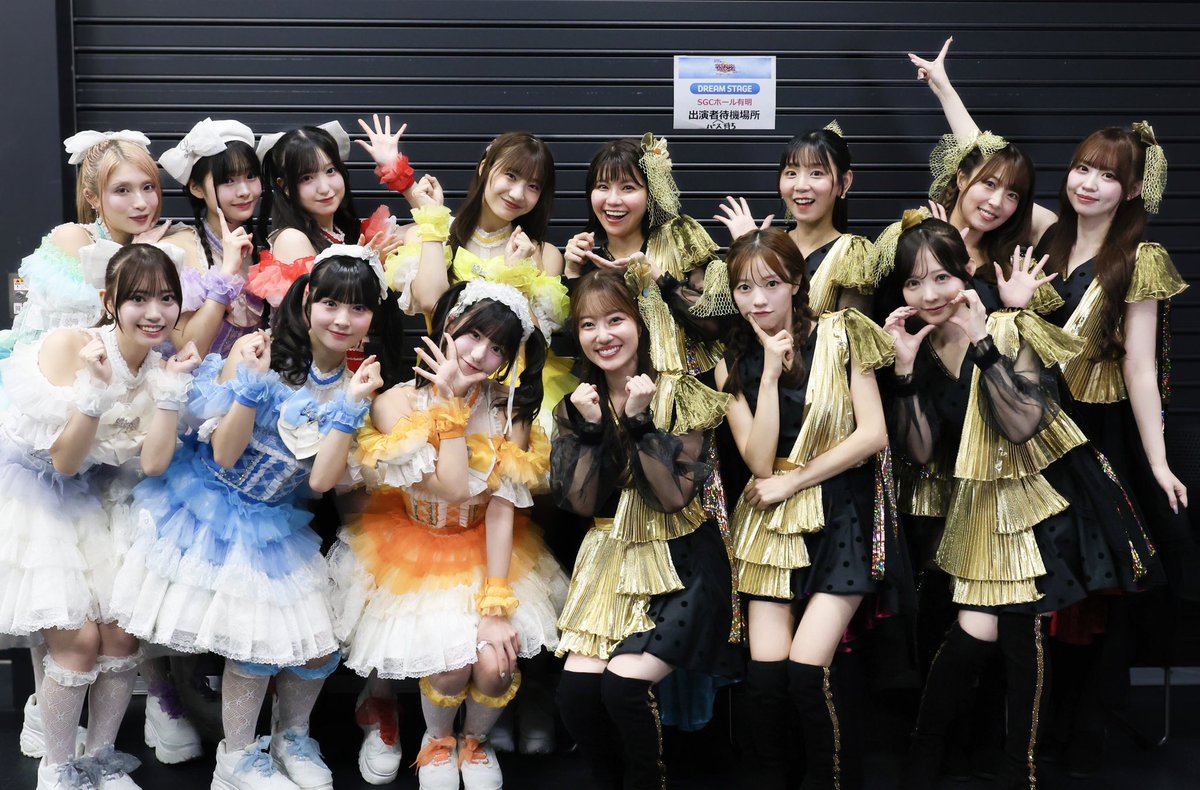entax_news's tweet photo. ⌢⌢⌢⌢⌢⌢⌢⌢⌢⌢⌢⌢⌢⌢⌢⌢
　🎀 “LinQ OG” ✖︎ LinQ 🎀

　インタビュー 近日配信予定！
⌣⌣⌣⌣⌣⌣⌣⌣⌣⌣⌣⌣⌣⌣⌣⌣
今年15周年を迎えた 𓊆 #LinQ 𓊇
OG & 現役メンバーが
『六本木アイドルフェスティバル2026』で
コラボステージ披露✨

ライブ前に･･･
15年間の“過去”と“未来”を語ってくれました🥹📖
▷新曲レコーディング&MV裏話
▶︎海月らなとの思い出に涙😢
▷“ネタ”が尽きない“OG同窓会”
▶︎現役→OGに聞きたいこと　など

動画 & 記事 配信予定！
お楽しみに𖤐 ̖́-

@LinQ_Manager @LinQ_official
#RIF10th #LinQと夏しちゃえ