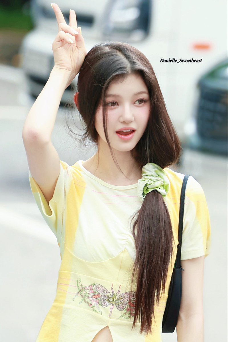 47_to_47's tweet photo. 다니엘? 아이씨팔 당연히 뉴진스지 무슨소리야; https://t.co/NnaTrcEHSS