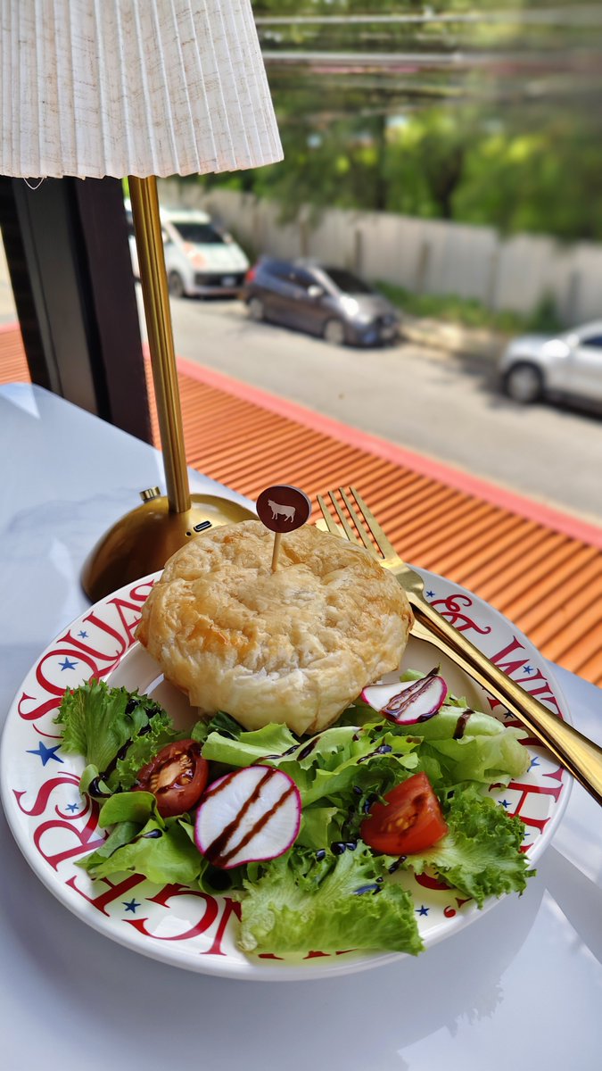 LumjeagBaitoei's tweet photo. #TheCrimson วันนี้ได้ไปร้านเฮียแล้ววว
ดีงามมากๆ อร่อยทุกอย่างเลย ร้านก็สวยมากๆ 
แต่นุชสั่งขนมกลับบ้านได้ของไม่ครบอะ เพิ่งมาเห็นตอนนี้ 🥹 #เป๊กผลิตโชค https://t.co/KRzC6jvaQp