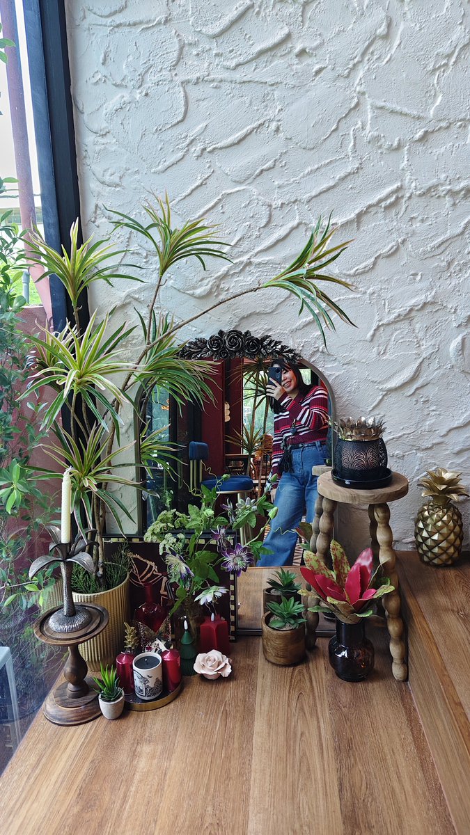 LumjeagBaitoei's tweet photo. #TheCrimson วันนี้ได้ไปร้านเฮียแล้ววว
ดีงามมากๆ อร่อยทุกอย่างเลย ร้านก็สวยมากๆ 
แต่นุชสั่งขนมกลับบ้านได้ของไม่ครบอะ เพิ่งมาเห็นตอนนี้ 🥹 #เป๊กผลิตโชค https://t.co/KRzC6jvaQp