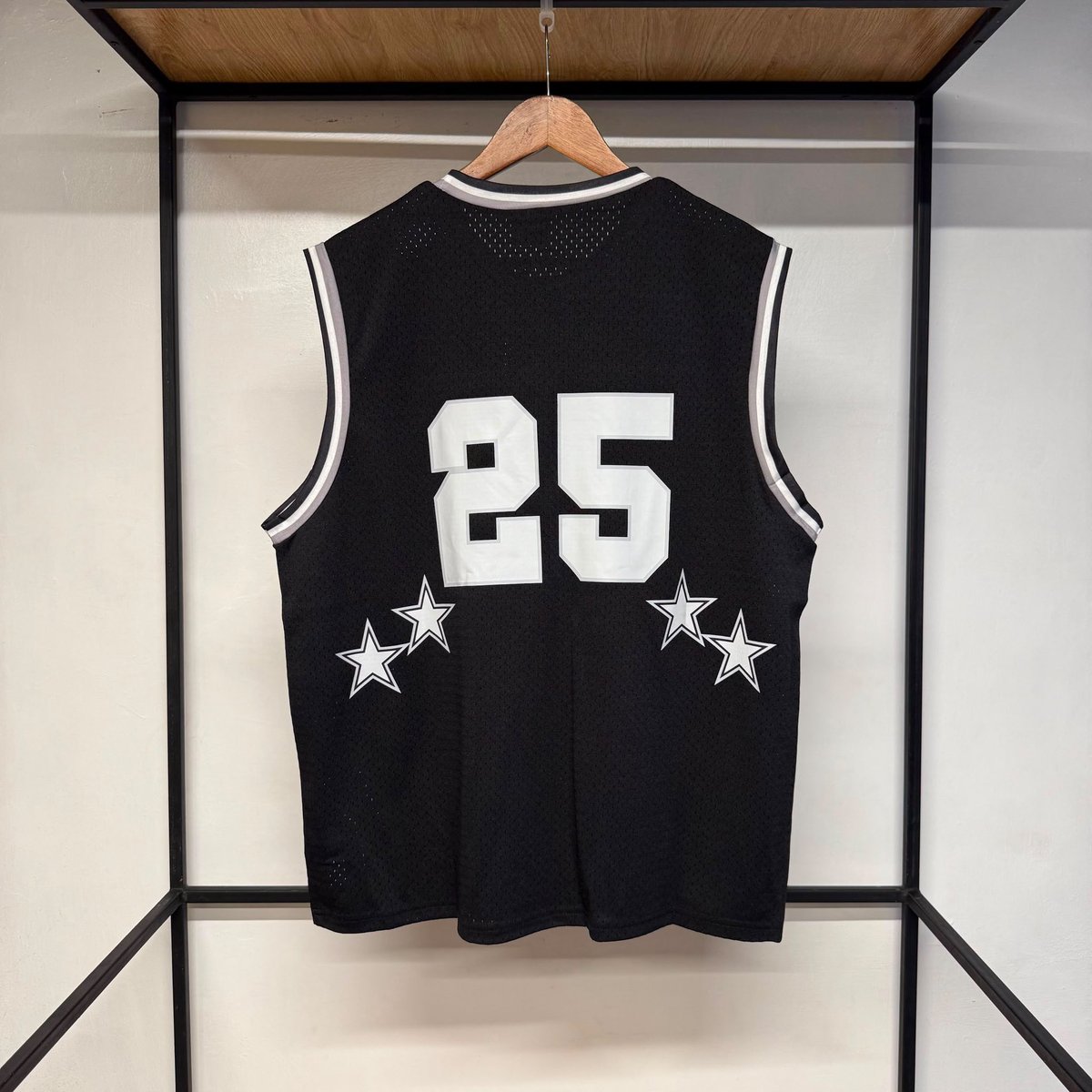 Flipsbytofunmi's tweet photo. CORTEIZ STENCIL CAMO BASKETBALL JERSEY Sizes: M-XL
Price: 🏷️N35,000 https://t.co/JUWKOJooWP