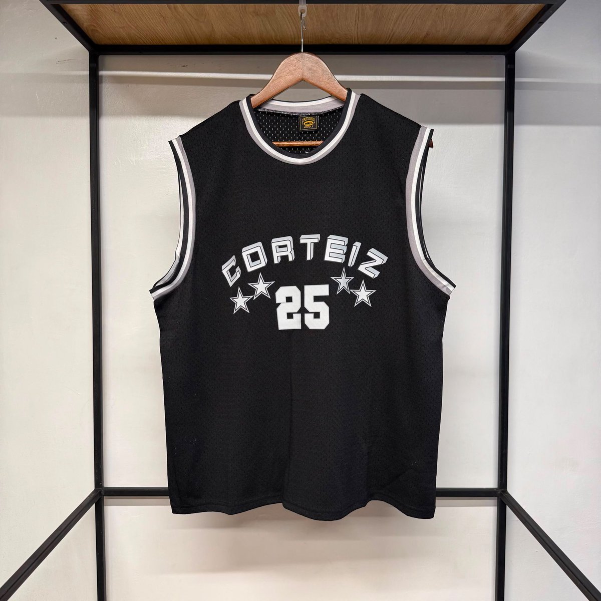 Flipsbytofunmi's tweet photo. CORTEIZ STENCIL CAMO BASKETBALL JERSEY Sizes: M-XL
Price: 🏷️N35,000 https://t.co/JUWKOJooWP