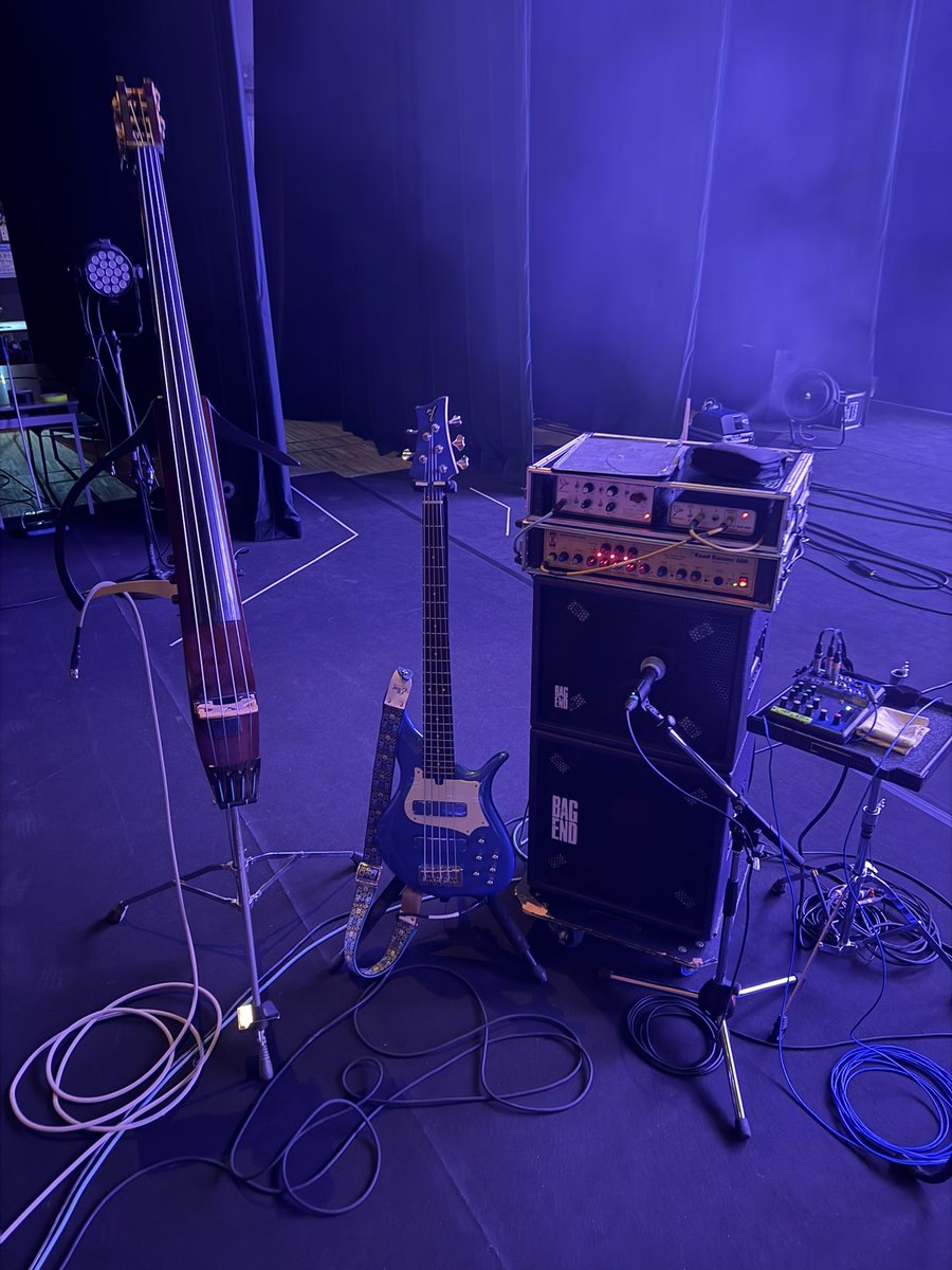 okubass_weaver's tweet photo. #雨宮天 Live Event 2026 -Room Theory-

初日大阪公演、完！🟦🔥
いつにもまして自由でのびのびと楽しげな天ちゃんで、楽しくも熱い素敵なライブでした☺️✨初披露の新曲たちを演奏するのも楽しい！🥹
来週は東京2Days！来てくれる皆様、お楽しみに！🙌 https://t.co/kL8ZRqtCYR