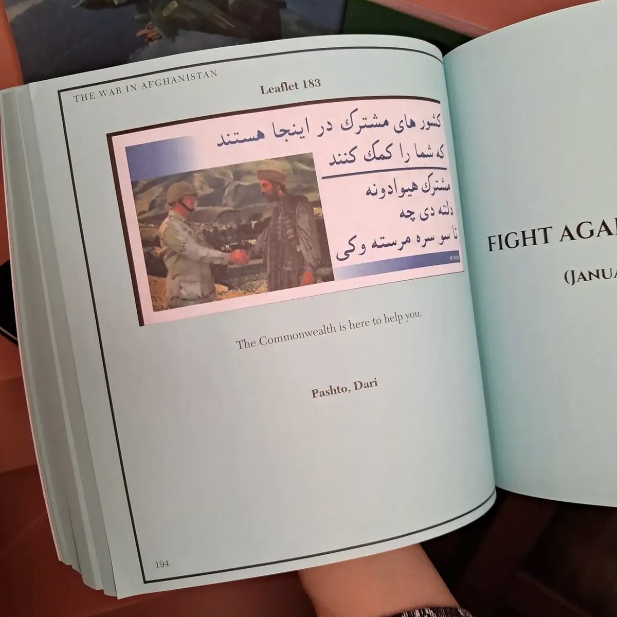 hassanemolaei's tweet photo. زمانی که اینستاگرام نبود؛
آمریکا اینگونه مردم افغانستان را متقاعد می‌کرد که بگذارند به کشورشان تجاوز کند!

تصاویر از کتاب:
American War Propaganda Leaflets 1990-2022 https://t.co/Lt97OjYJ32