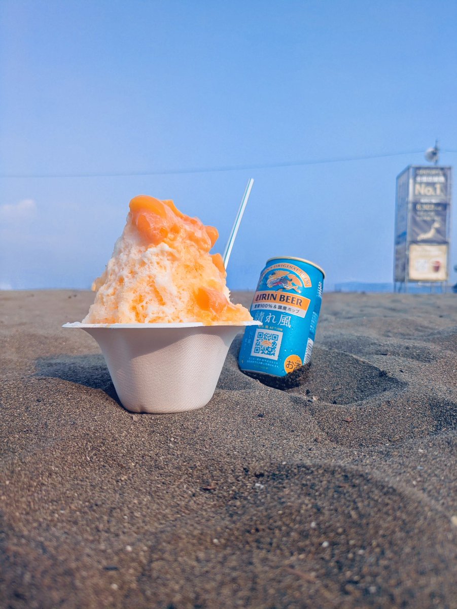 Mew0521's tweet photo. 江ノ島で泳いできた🌊

海の家で飲むビールって、
通常時の15倍くらいうまい🍺💭

あと､久しぶりに作った砂のワイ🐇 https://t.co/Mafta7fTLD