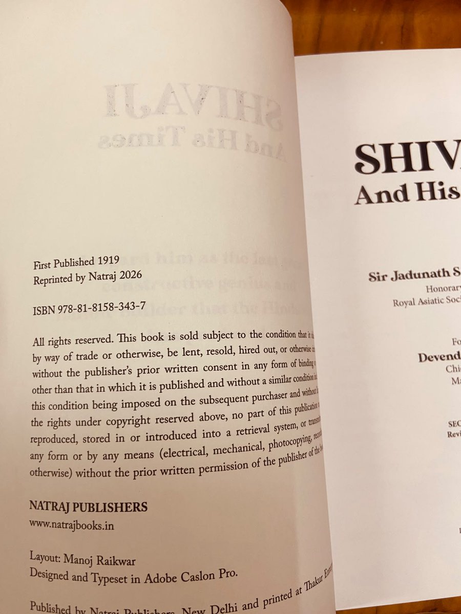 PadhegaIndia_'s tweet photo. #NewBookAlert 🪷
Presenting the much acclaimed and recommended book: Shivaji And His Times (First Published in 1919) by Sir Jadunath Sarkar, foreword by Devendra Fadnavis (@Dev_Fadnavis), published by  @NatrajBooks.
#BuyOriginal 💮 #BuyFromPI
Order 👉https://t.co/q6VHKPxsNO https://t.co/w8dBkOiKWU