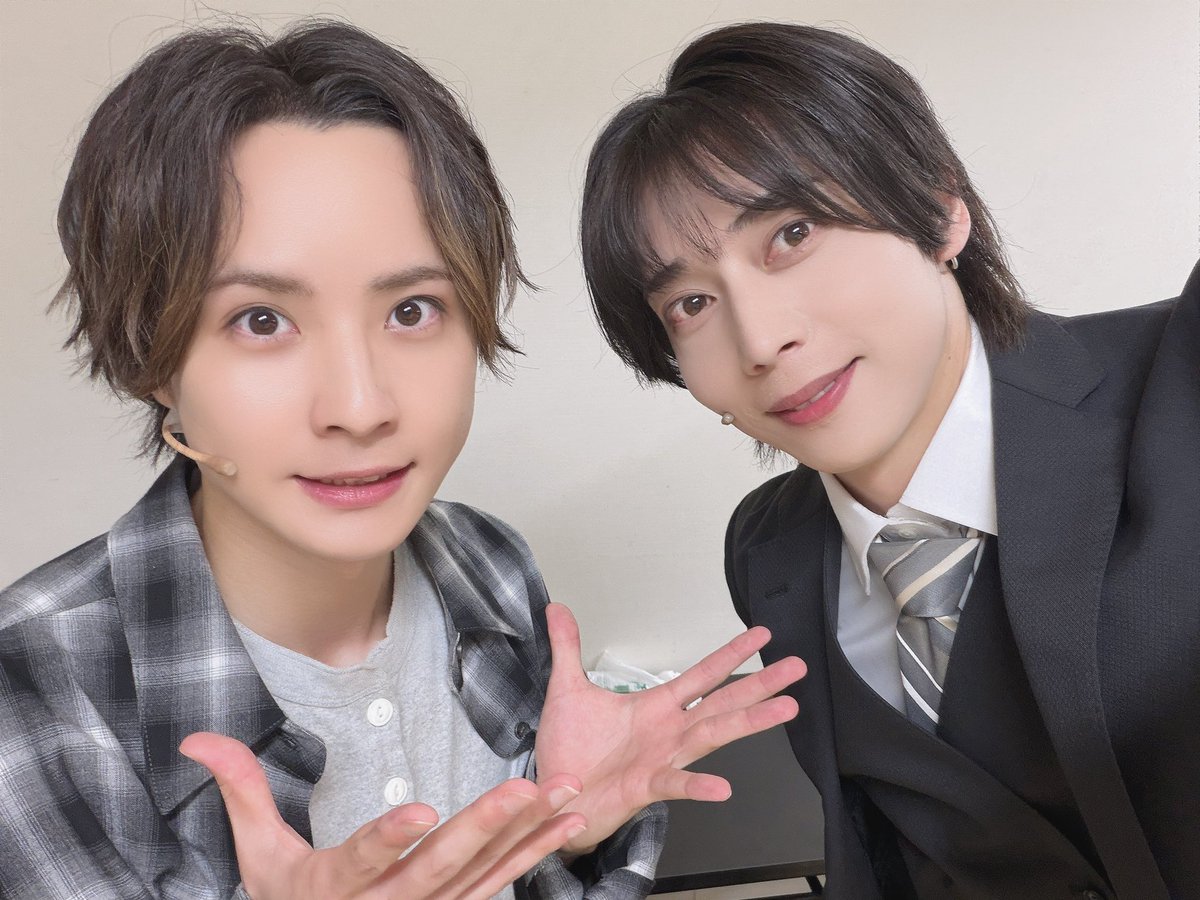 some_toshi's tweet photo. 舞台gift８日目✨
ご来場誠にありがとうございました😊
スペシャルカーテンコールも、楽しんで頂けていたら嬉しいです☆
夜分遅いので気を付けてお帰りください🎁

椎橋さんと。

#舞台gift 
#舞台ギフト https://t.co/xB6Z50Lee5