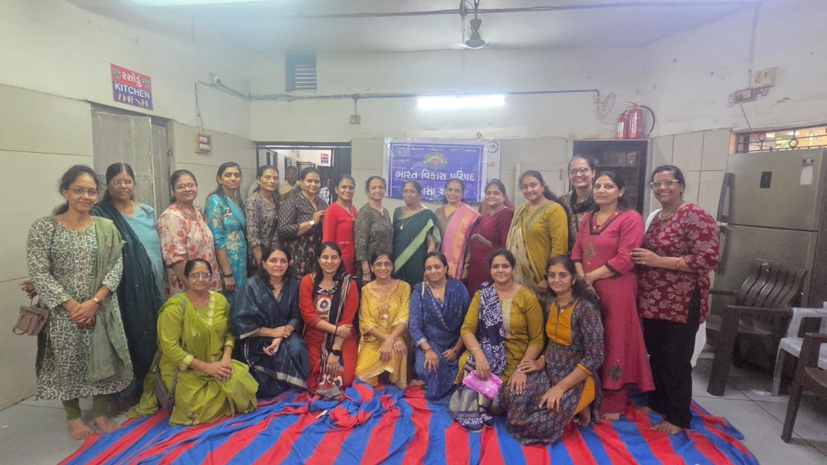bvpgujarat's tweet photo. Mehdi compitition on the occasion of Gauri Vrat by #Modasa branch of #BVPGujarat
#Gujarat #BVP #india #BharatVikasParishad #BVPMadhyaGuj #BVPGujaratCentral https://t.co/h7Ss8CwxYR