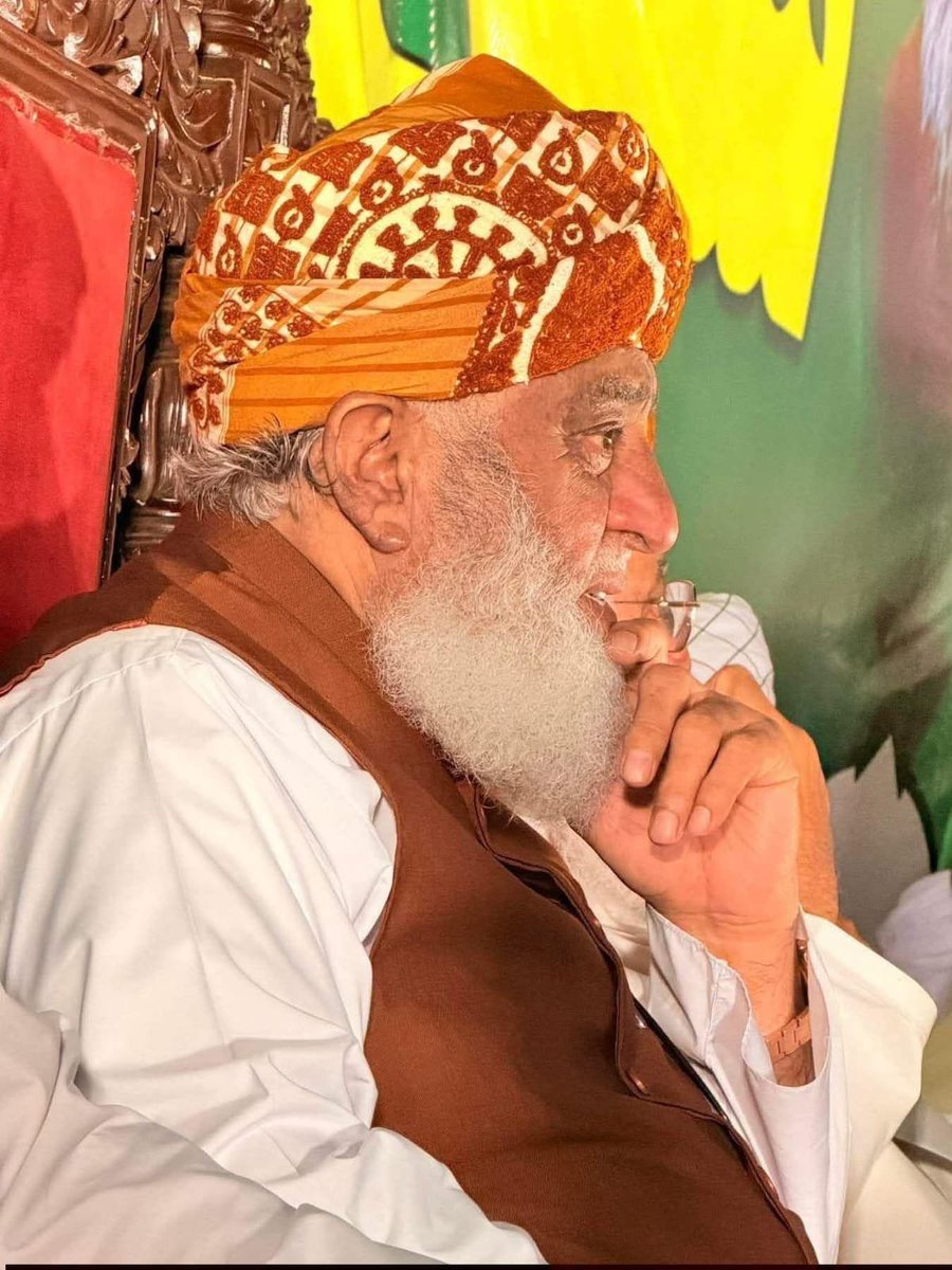 AhmedShalmani15's tweet photo. یہ اللہ کا قانون ہے کہ حق غالب ہو کر ہی رہے گا ، تم اسٹبلشمٹی ٹٹو ، درباری ملاں ، بدکردار عورتیں ، استعمال کر کے حق کا راستہ نہیں روک سکتے۔

#فخر_ملت_مولانا
#سرکاری_چمچے_فلاپ
#بارڈر_یا_بیرکس
#معدنیات_فروش_ٹولہ
#مہنگائی_کا_جواب_دو https://t.co/1IiADyVpsQ