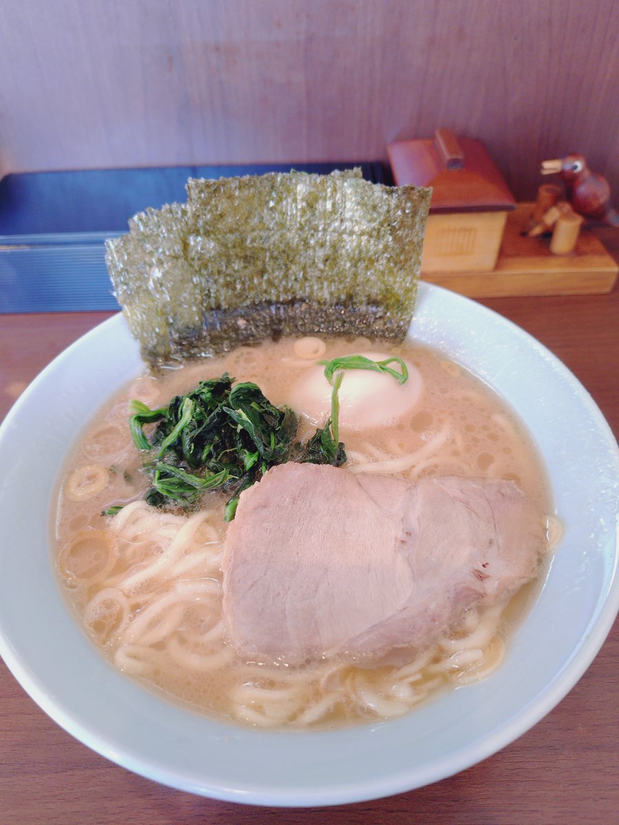 Apricot528's tweet photo. 今日は寿々㐂家さんで朝ラーしてきた！
後味サッパリのスープで家系なのに朝にピッタリ！
麺がもちもちで美味しかった！ https://t.co/DuIreYtNmM