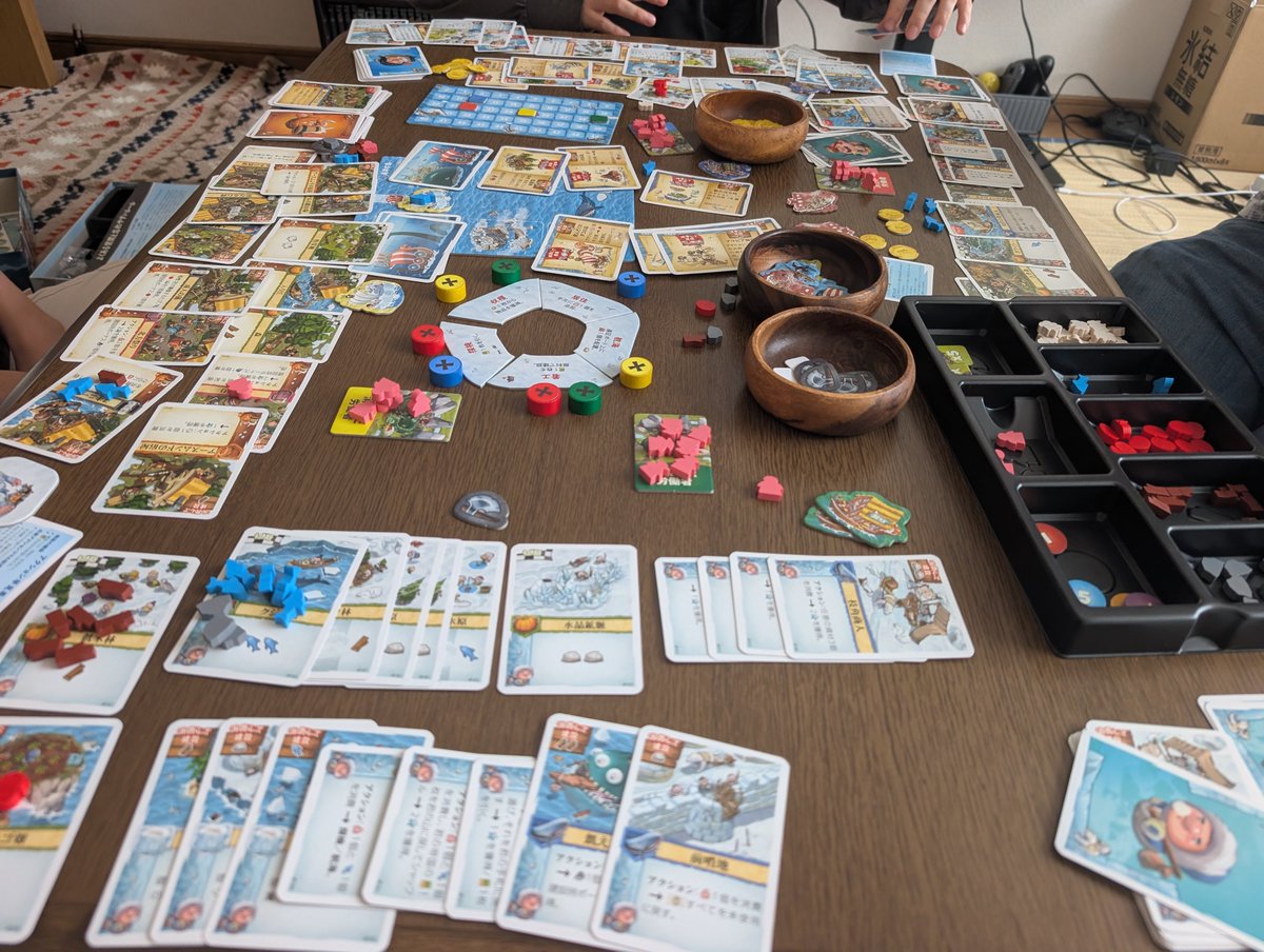 BrainSportsYOU's tweet photo. ブラねこであるさんボドゲ会🎲

今回は初プレイのエンパイア・オブ・ザ・ノースと、久しぶりのハートオブクラウン！ https://t.co/tZIW0XWHaf