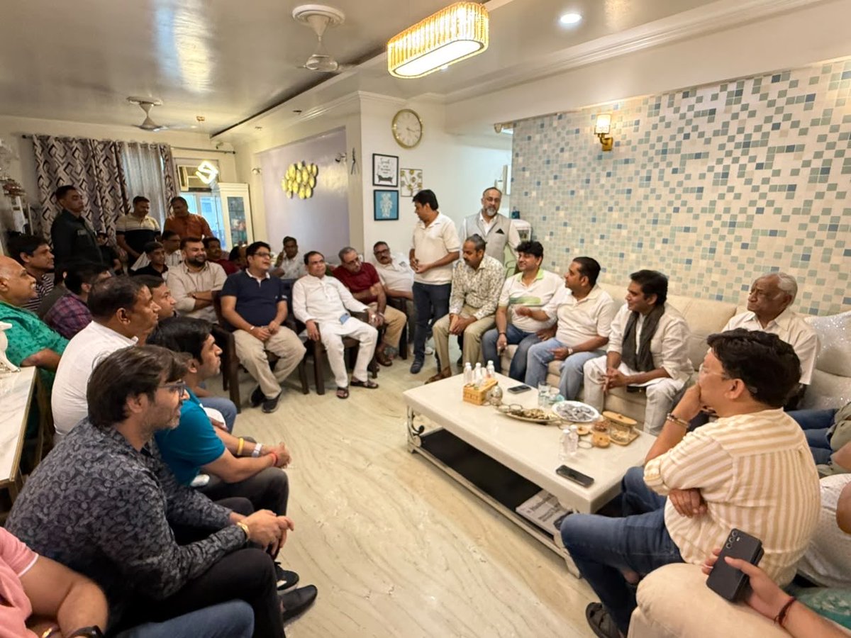 PankajSinghBJP's tweet photo. नोएडा के सेक्टर 74, 76 और 77 की विभिन्न सोसाइटियों के Apartment Owners Associations (AOA) के पदाधिकारियों के साथ बैठक कर क्षेत्र की स्थानीय समस्याओं, नागरिक सुविधाओं एवं विकास से जुड़े महत्वपूर्ण विषयों पर विस्तृत चर्चा हुई। https://t.co/evXCxJ10Ra