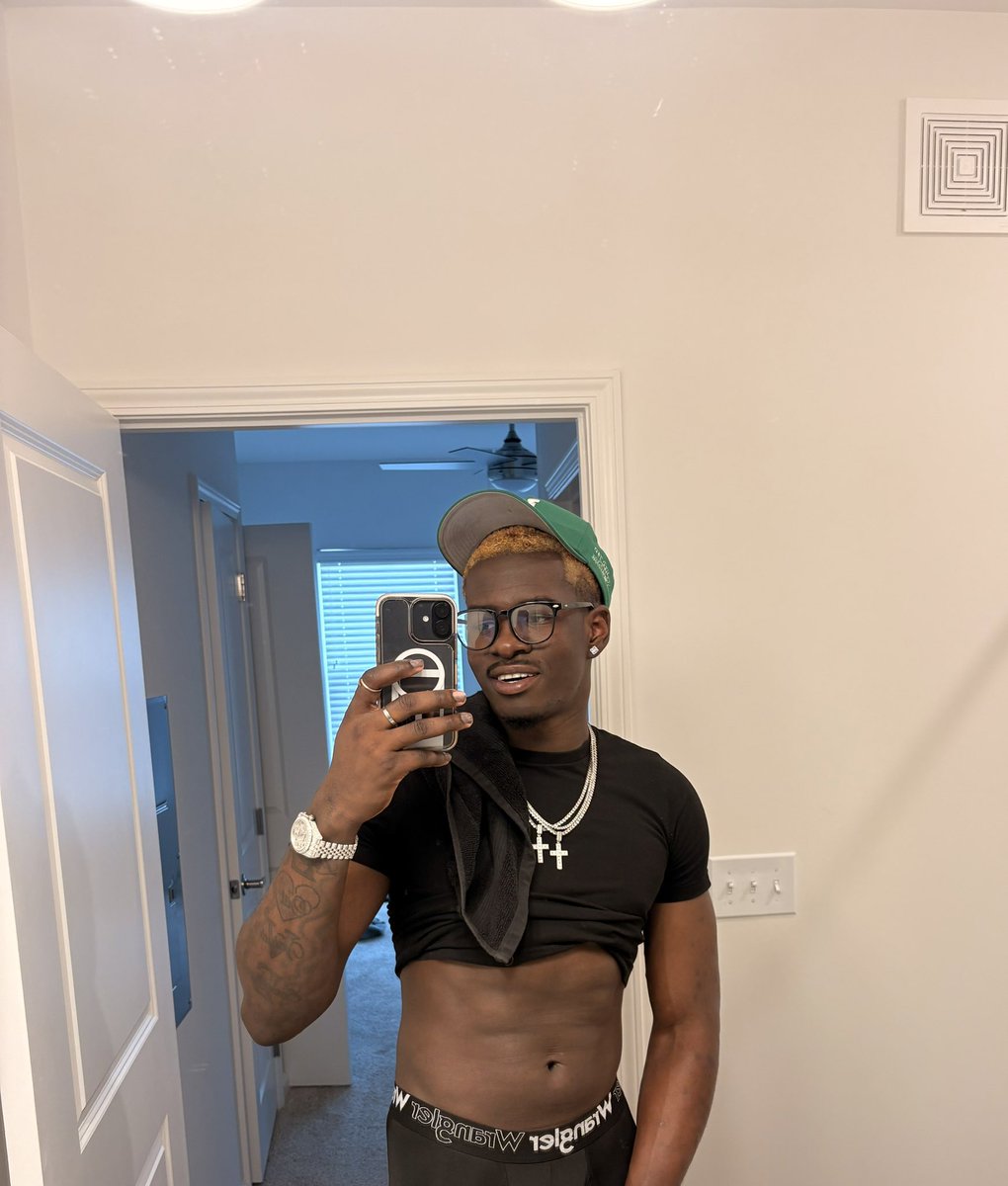 jsgotswagz's tweet photo. Just a nerd 🤓 https://t.co/jYoKhZwTAf