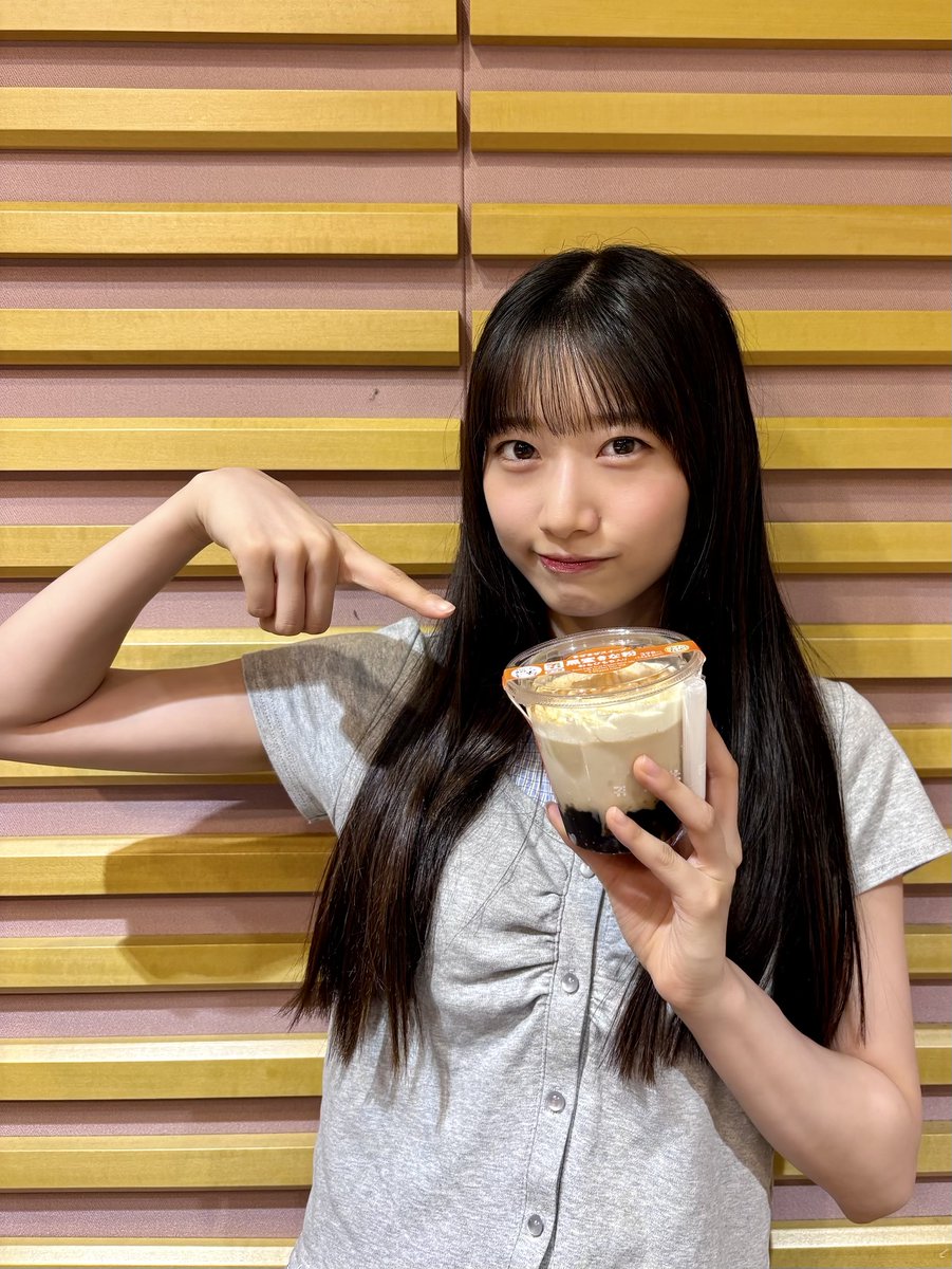bokuao_kanaradi's tweet photo. 今夜放送の「君に食べてもらいたいセブン‐イレブン」のコーナーでは、 
【まぜまぜスイーツ 黒蜜きな粉 わらびもち入り 】を食レポするよ～📢
放送を聴きながら、みんなもいっしょにたべよぉ～！😊

#僕が見たかった青空 #僕青ラジオ
※お店により取扱いの無い場合や、���格が異なる場合があります https://t.co/urZB8Jim0F