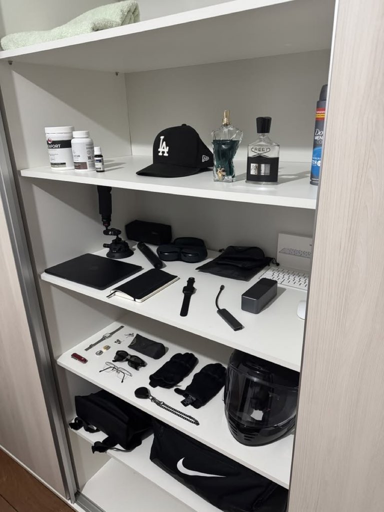 ClassyGntleman's tweet photo. This is how a man’s wardrobe should look: simple, timeless, and effortlessly masculine. https://t.co/rKHr48BdzN
