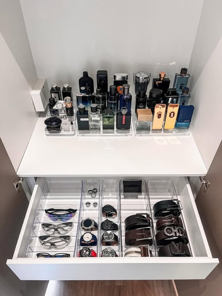 ClassyGntleman's tweet photo. This is how a man’s wardrobe should look: simple, timeless, and effortlessly masculine. https://t.co/rKHr48BdzN