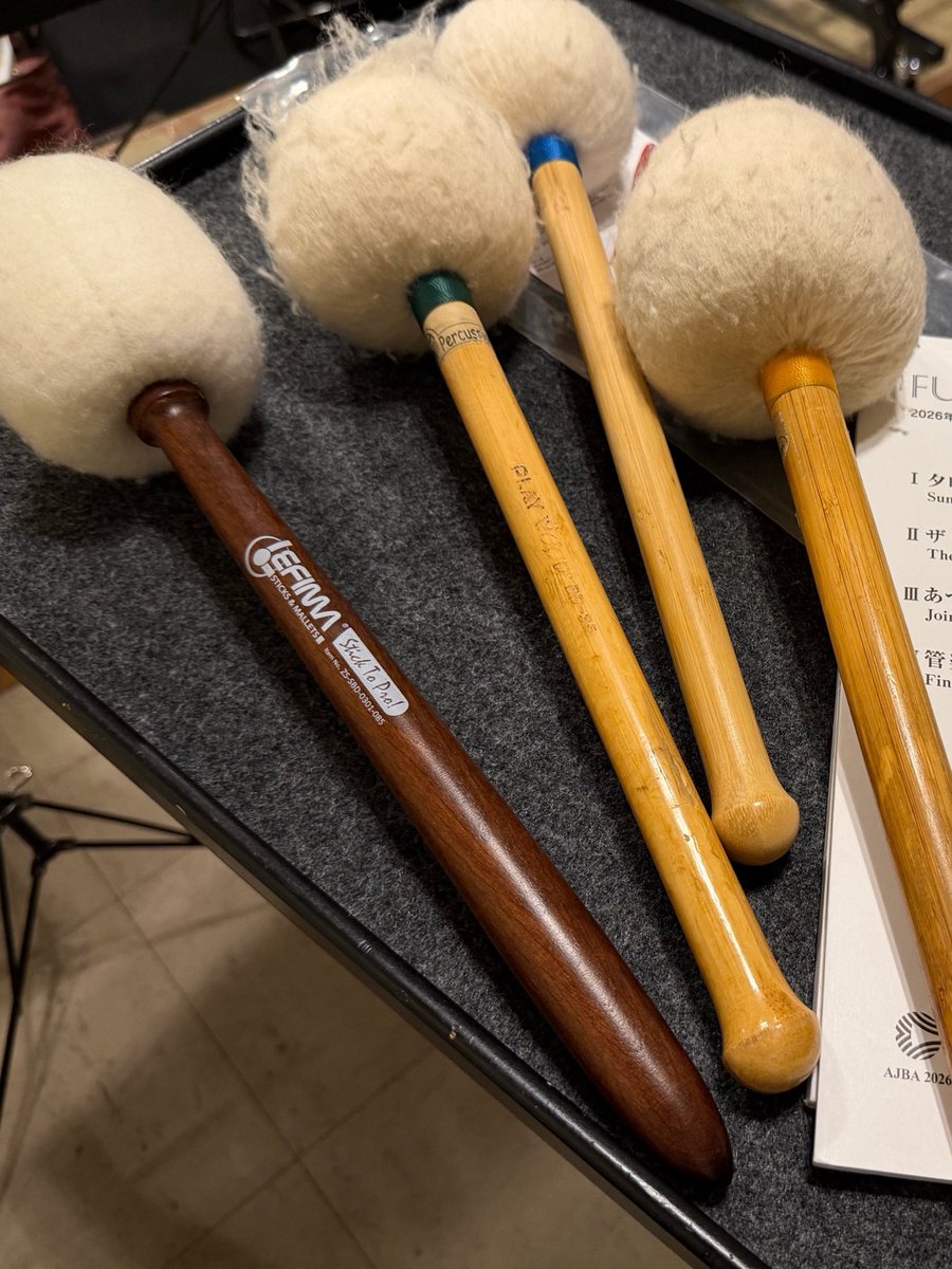 opanhiro2023's tweet photo. 新しいレフィーマのマレットで初めて合奏。
やはり響きが全然違います。
しかし、休みが後半しかないし、
このマレット少し重いので、
慣れるの時間かかりそう💦
てか、本番来週やん💦 https://t.co/RqO3Mzmbps