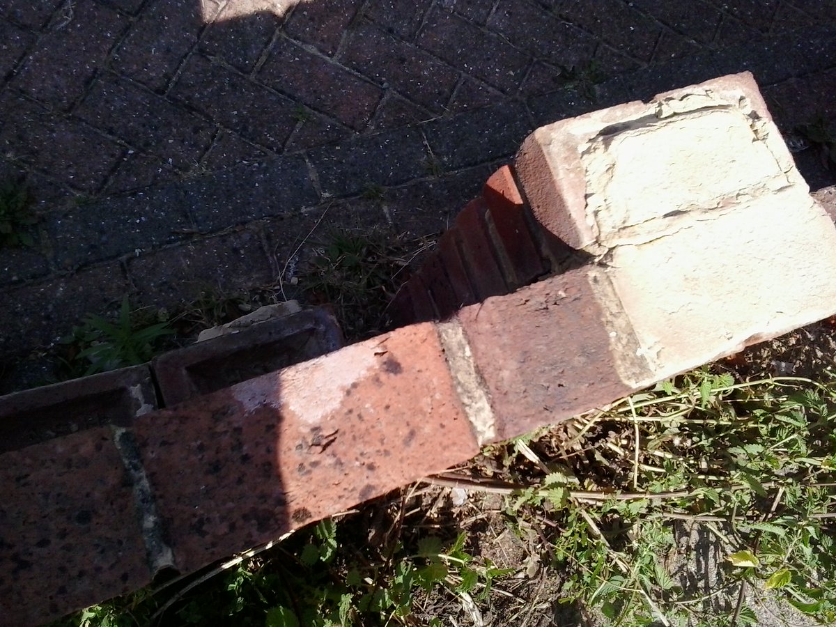 hazelspeed2B's tweet photo. fightingcharitycorruption - as already posted, my address is on various social media sites, this owner is on my left as you face the property  Landlord herself, boasts has more money than they know what to do with, her + her Son, both own properties, yet she begs workmen 4 repair https://t.co/79yhcC62XP