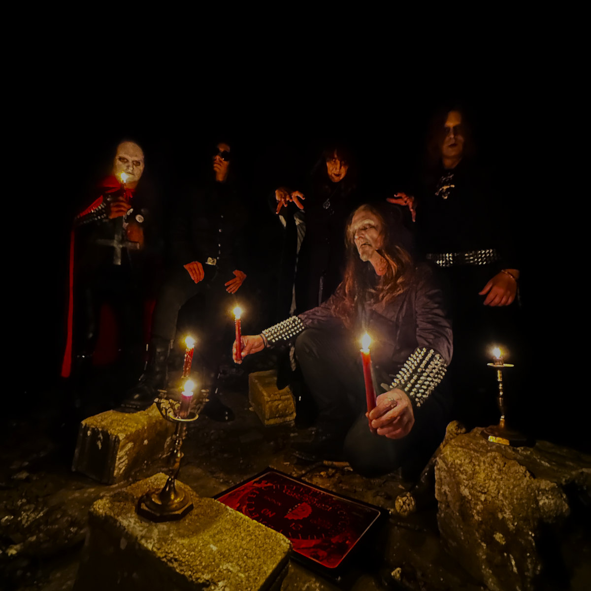 Tmetalicoweb's tweet photo. UnderExtremo: 🇪🇸#SPECTR3 llega con "A Procession Of The Dead", un ritual de muerte y oscuridad recubierto de ese ambiente tétrico que recuerda a los primeros Emperor y Satyricon. #BlackMetal con una atmósfera guitarrera/vocal, lúgubre y muy trabajada. 7Ago https://t.co/tbOmNAUPcm https://t.co/VCIVduA8NS