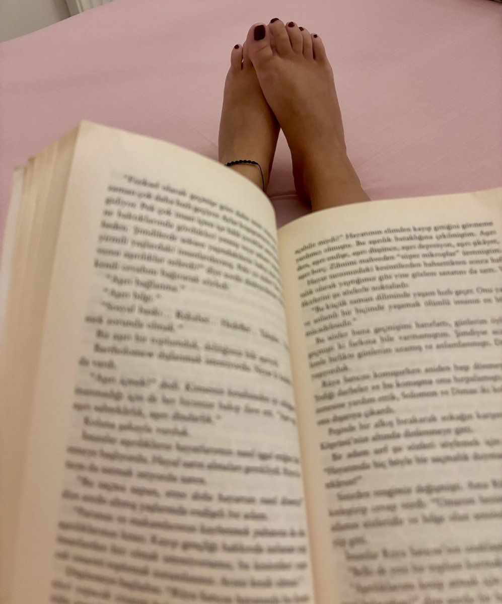 Miraa9635's tweet photo. Görünmeyen hikayeler daha çok merak edilir 📚📚 https://t.co/mtNESk0dZC
