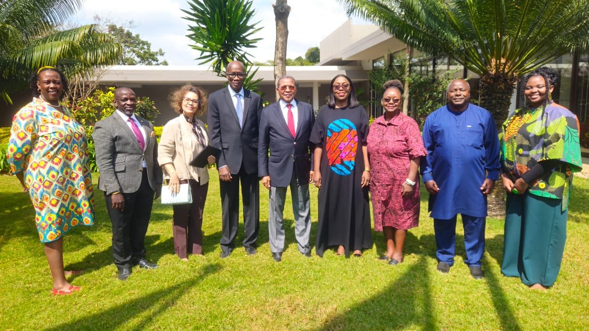 NteranyaS's tweet photo. Honoré de rejoindre S.E. Jakaya Kikwete et les membres du Comité de l'@AfricaFoodPrize à Arusha, en ma qualité de Coordonnateur du CCP-PNAA, RDC. Ensemble, nous mettons en lumière des innovations qui ont déjà bénéficié à plus de 50 millions d'agriculteurs. #AFSF2026 https://t.co/xStPaHm961