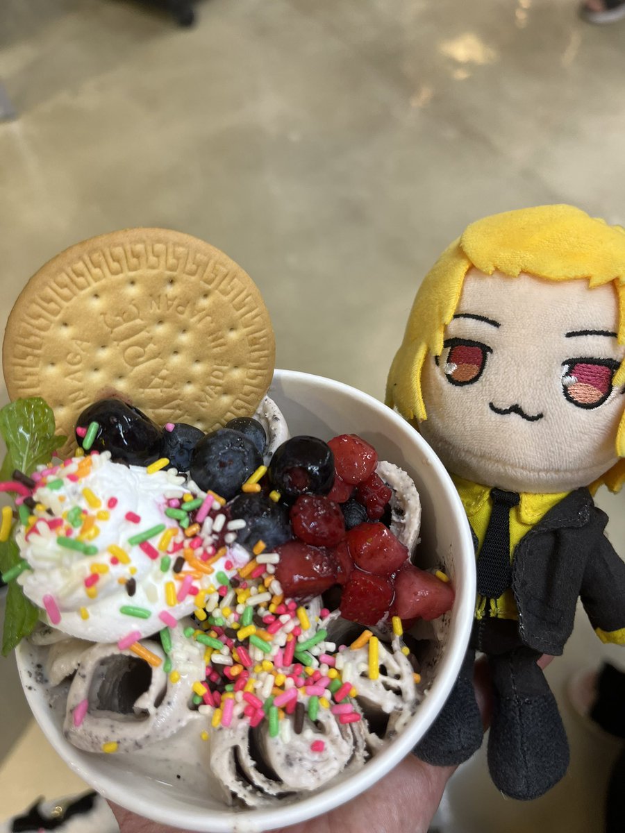 uni_so_ma's tweet photo. 幸せな時間でした(⁎ᴗ͈ˬᴗ͈⁎)

2個ともそうまくんの
おすすめトッピング♩

明日も楽しい時間過ごしてね！

初めてお友達ができて嬉しかった(*≧∀≦*)

 #そうまくん
 #そま社長
 #マンハッタンロールアイスクリーム https://t.co/OwhcRoezpM