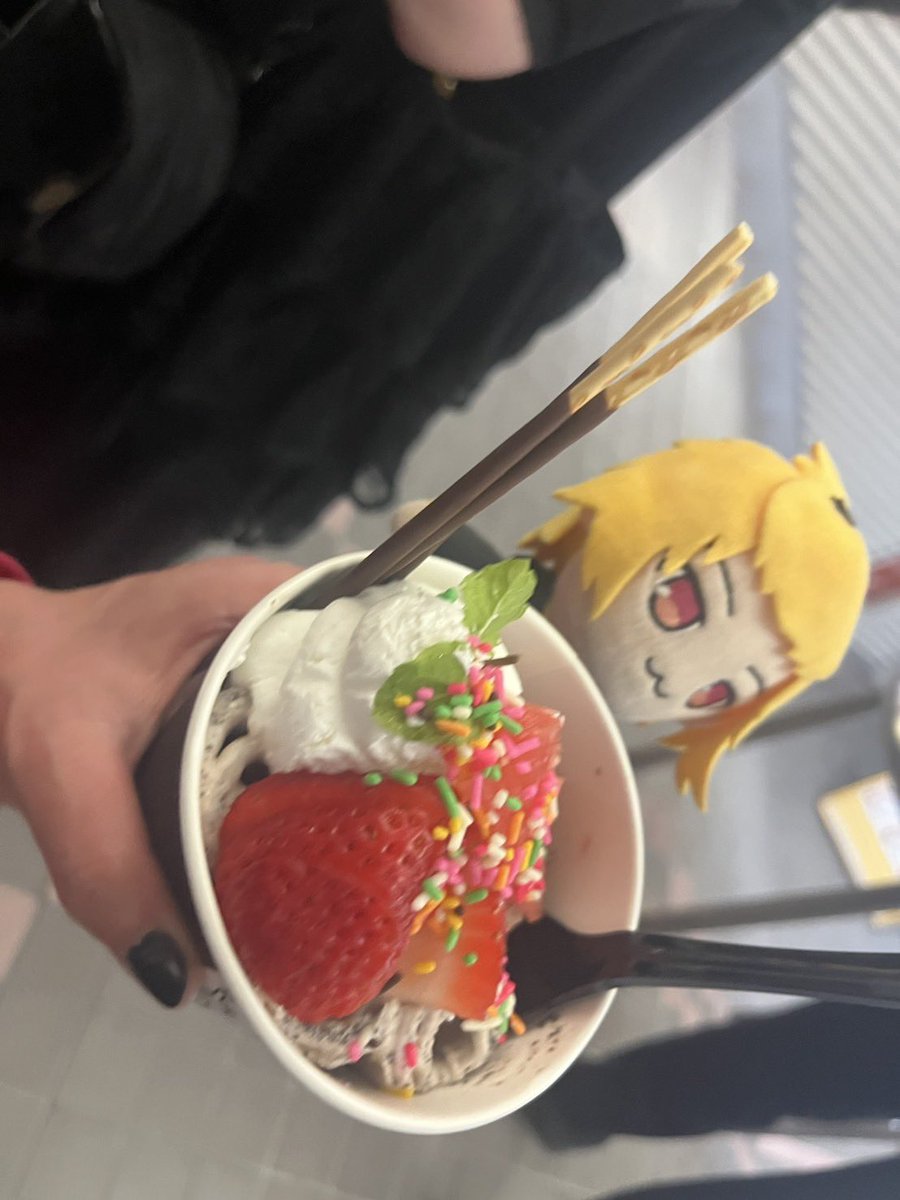 uni_so_ma's tweet photo. 幸せな時間でした(⁎ᴗ͈ˬᴗ͈⁎)

2個ともそうまくんの
おすすめトッピング♩

明日も楽しい時間過ごしてね！

初めてお友達ができて嬉しかった(*≧∀≦*)

 #そうまくん
 #そま社長
 #マンハッタンロールアイスクリーム https://t.co/OwhcRoezpM