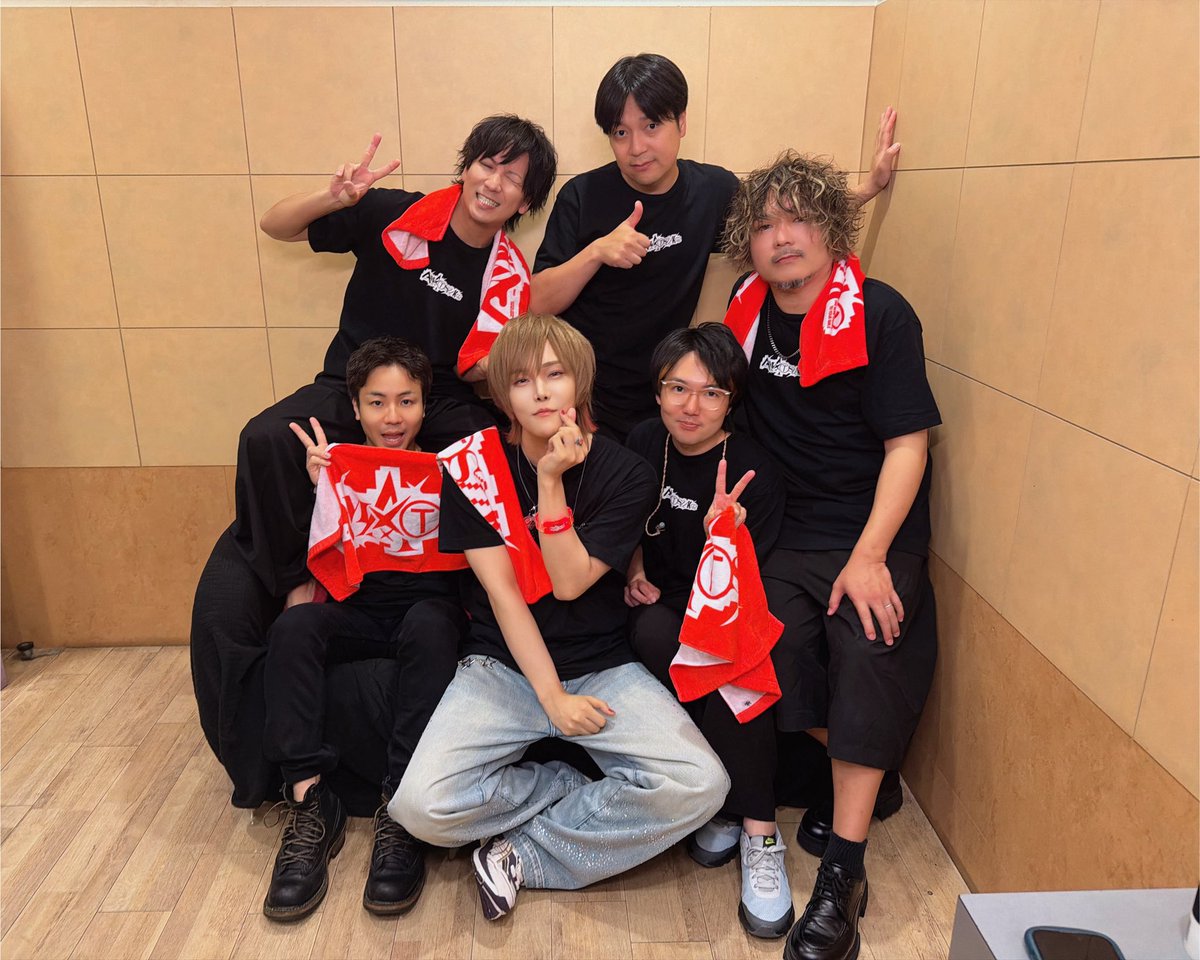kei4361's tweet photo. 天月くんZeppTour2026
"その笑顔まで、あとワンコーラス"
7/25 in Zepp Nagoya
ツアーファイナルでした。
今回ご縁あってワンマンライブ参加させていただきありがとうございました。
レコーディングで参加した、
ティアドロップと今回の新曲もライブで演奏することができて感無量でした。
天月くんもバンドメンバーの皆さんもスタッフさんもお客さんも暖かく迎えてくれてこれまた感無量です。
全力でベース弾きましたありがとうございました！
#天月