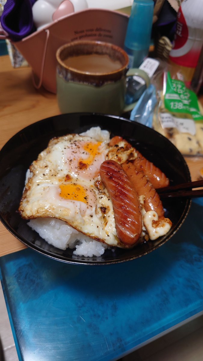 30_NC's tweet photo. 晩飯なんてこういうので良いんだよおじさん
『晩飯なんてこういうので良いんだよ』 https://t.co/0mvA7imRxh
