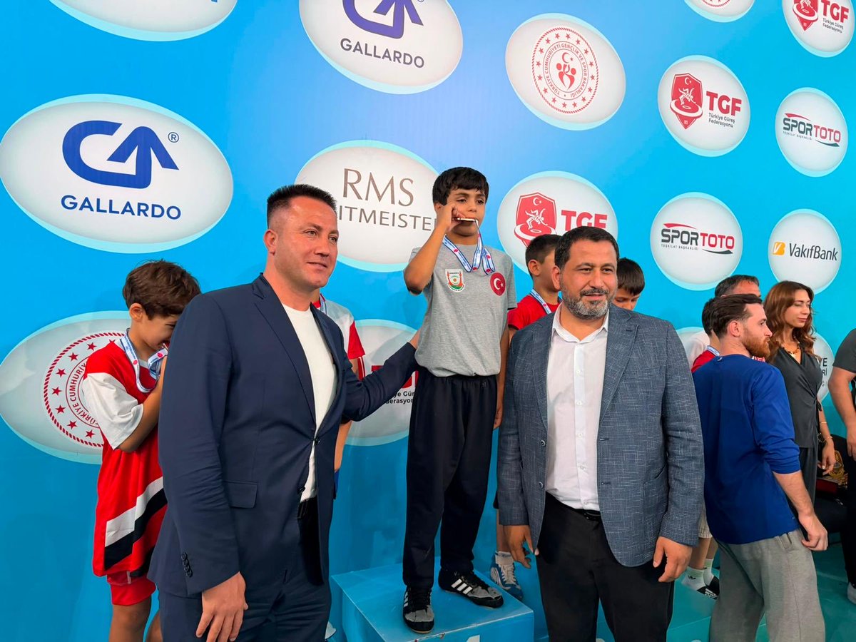 isaisaguzel's tweet photo. 🏆 Şanlıurfa’dan Türkiye’nin Zirvesine!

Ankara’da düzenlenen Minikler Grekoromen Güreş Türkiye Şampiyonasında, Şanlıurfa Büyükşehir Belediyesi Bireysel Spor Kulübü sporcumuz Habib Poyraz Yıldırım, 32 kg kategorisinde Türkiye Şampiyonu oldu🇹🇷🥇

Tebrikler Habip 👏

@sanliurfabld https://t.co/jcKiDebzPK